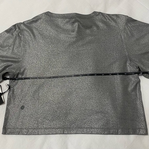 Lululemon SoulCycle To The Beat crop tee NWT LIMITED EDITION Size 4 Metal Gray - Picture 13 of 15